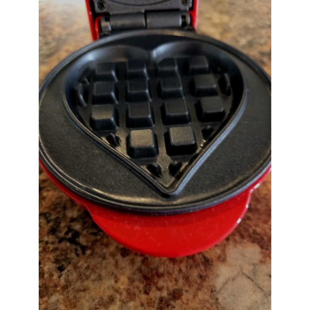 NOSTALGIA MY MINI VALENTINE'S HEART 5'' NON STICK COUNTERTOP WAFFLE MAKER.